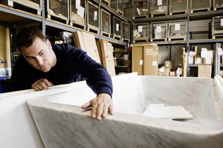 Handwerker vor Wanne