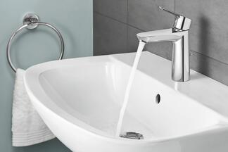 Waschbecken mit Armatur von GROHE
