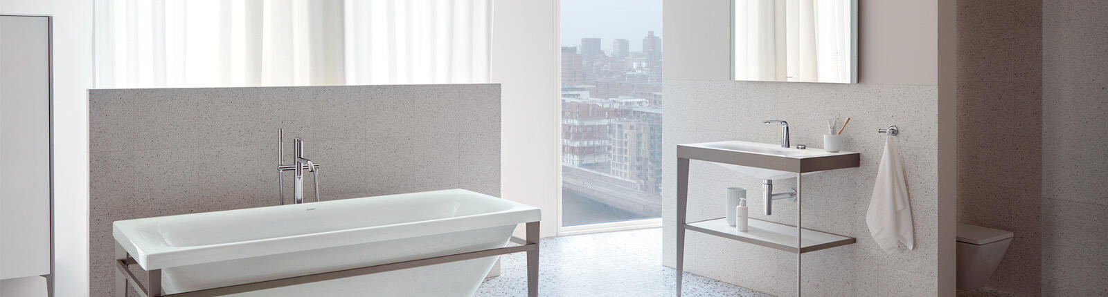 Badewanne und Spiegel