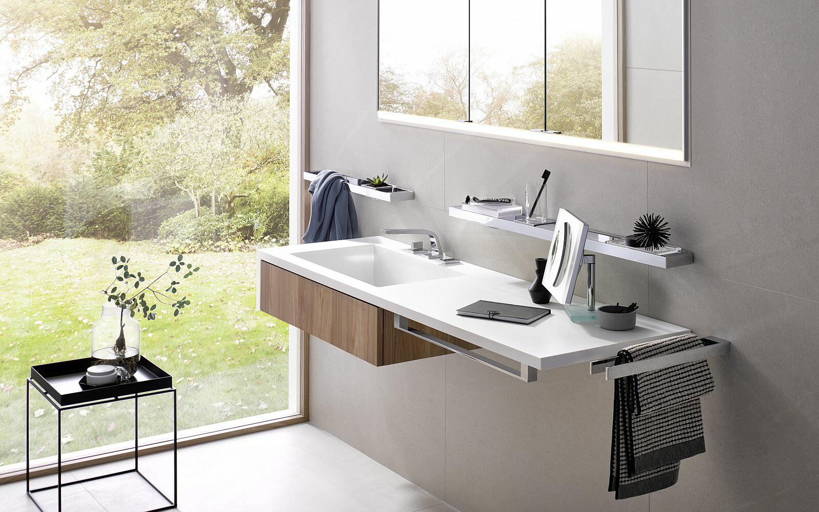 Waschtsch mit Accessoires der Serie liaison von Emco