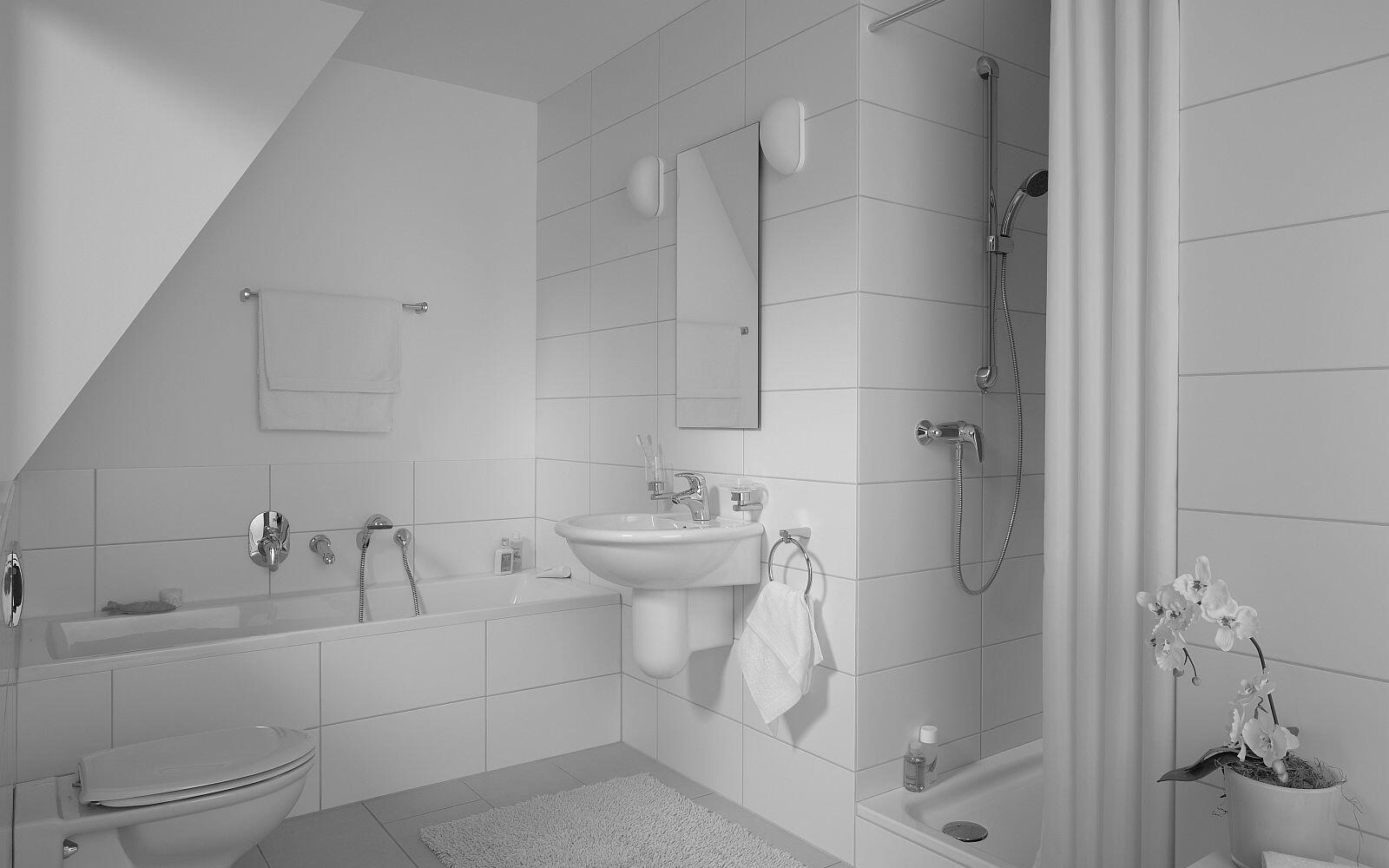 Weißes Badezimmer vor Renovierung mit RenoDeco