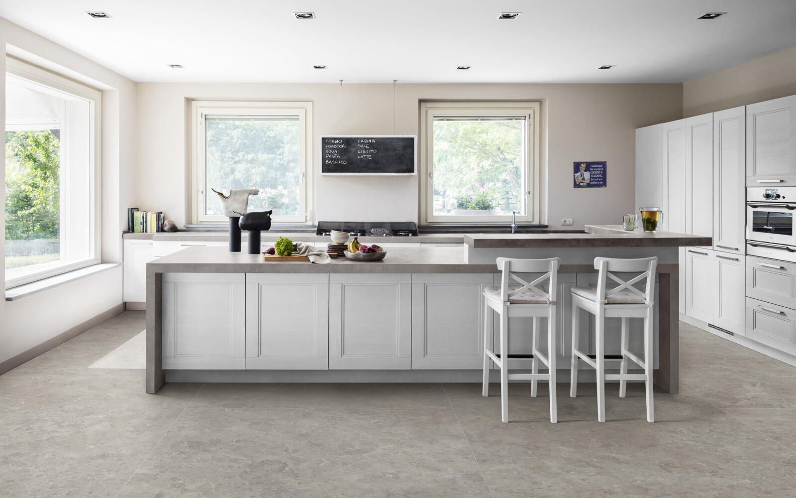 Küche mit großen Fliesen von Marazzi