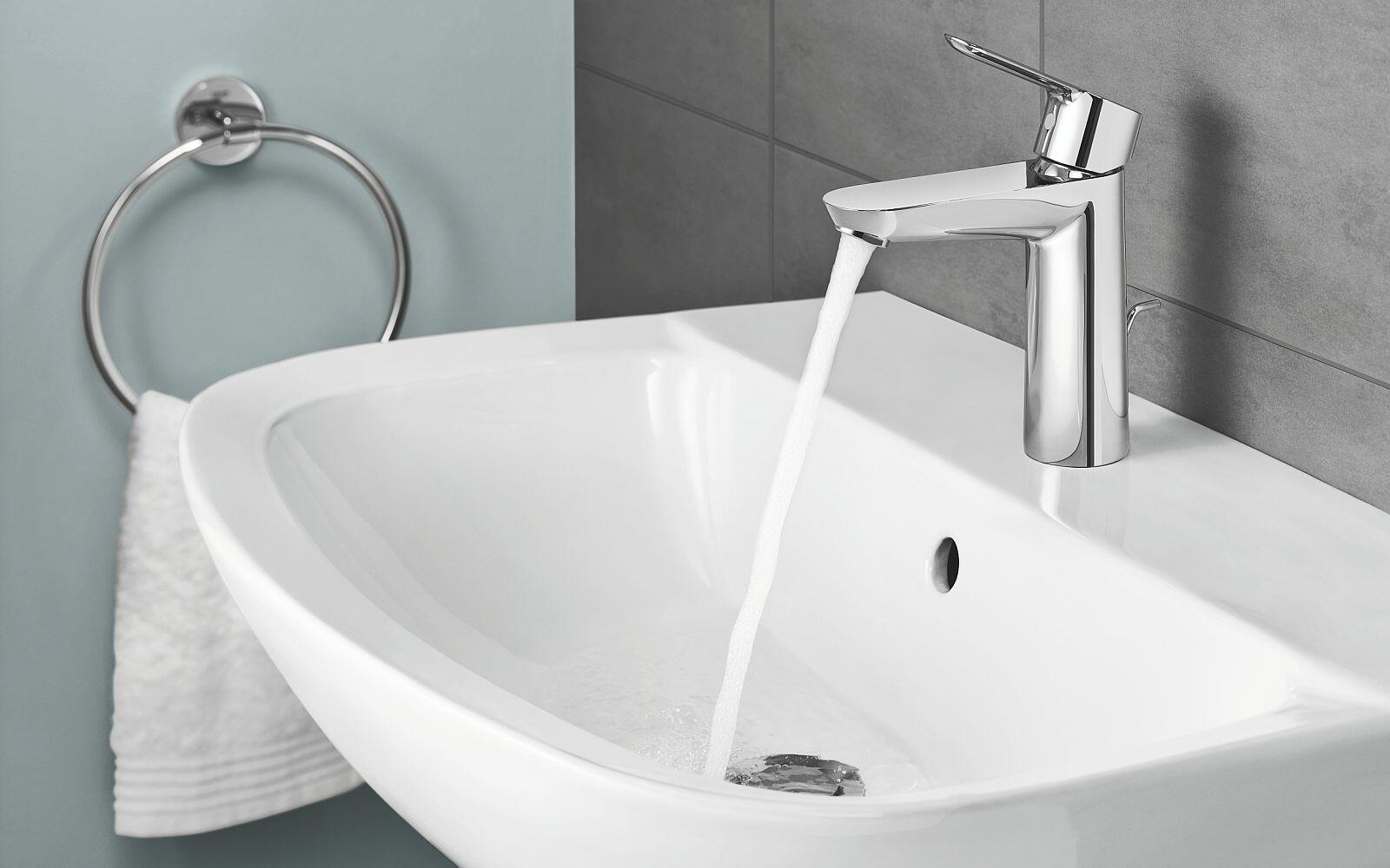 Waschbecken mit Armatur von GROHE